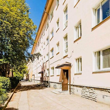 Sunny Apartment, 7 Min With Tram To The Old Town タリン エクステリア 写真